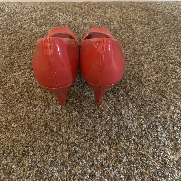 Fergalicious by Fergie Coral ‘Sariah’ peep toe shoe - Picture 4 of 5